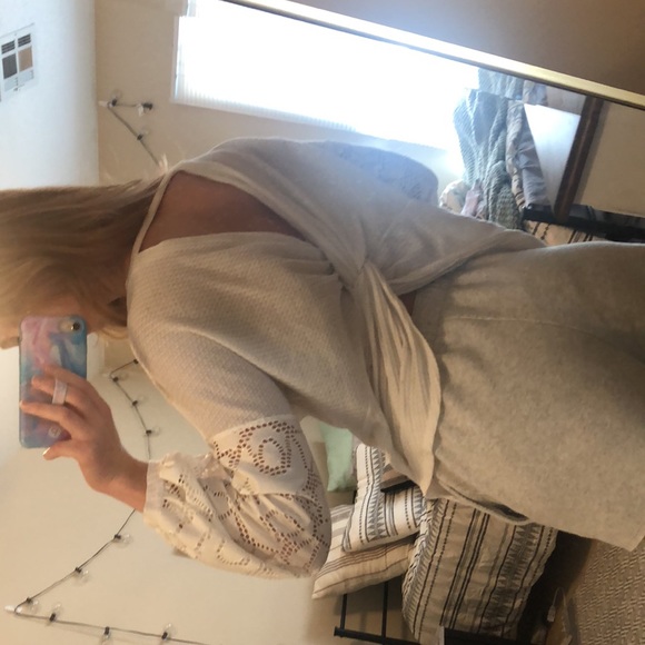 Lace sleeve white top! - Picture 2 of 3